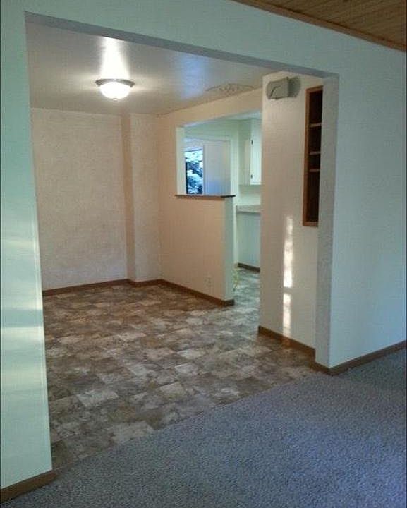 2nd image of 555 2nd Ave SW