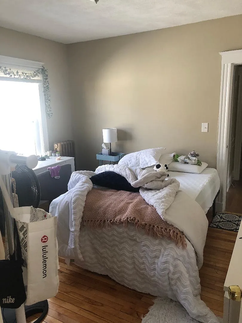 3 bed, 1000 sqft, $3,525 — Photo 3