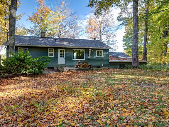 4th image of 8875 N Long Lake Rd