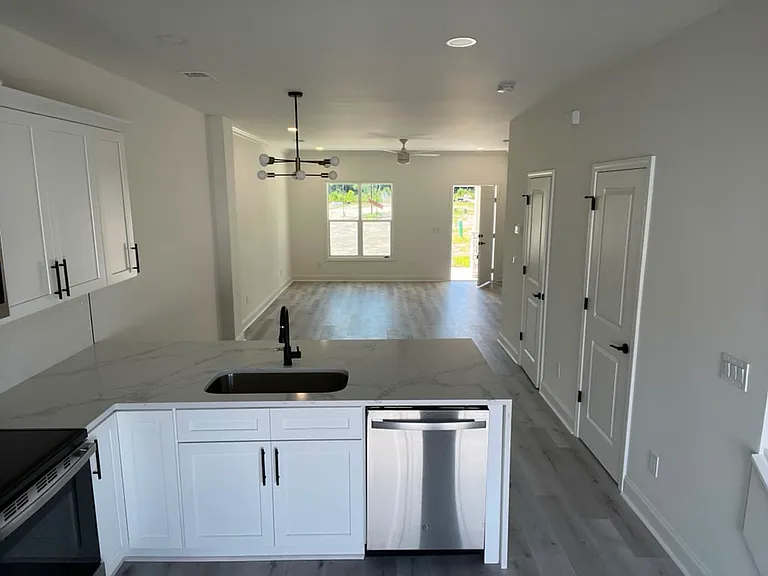 821 Rebecca Ln #6B — Photo 4