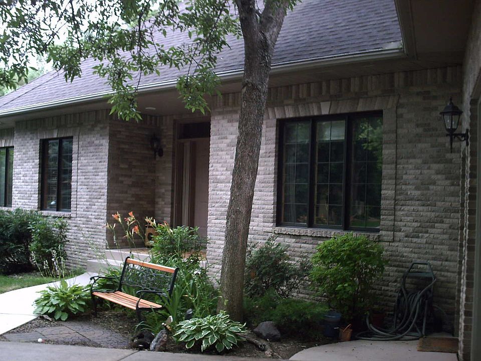 1st image of 402 River Ln
