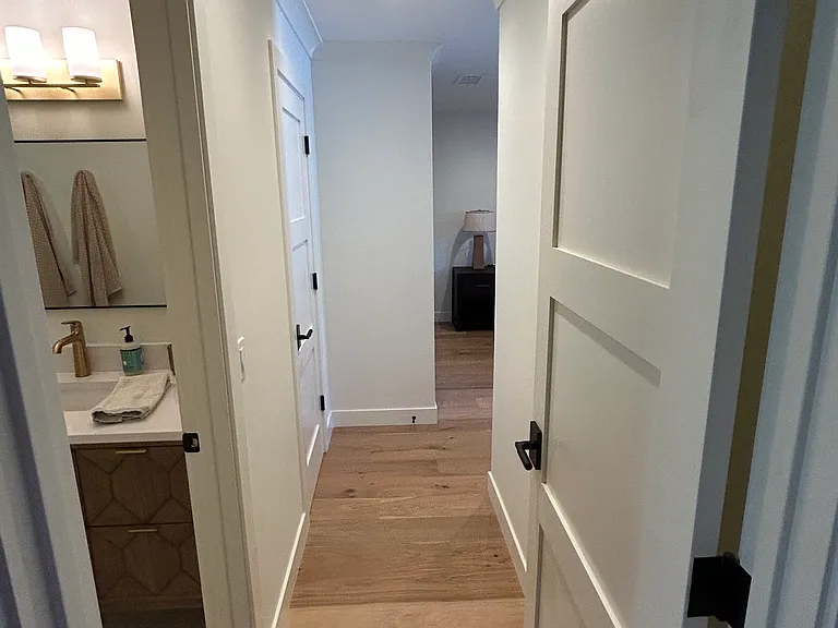1082 Mariposa Ln — Photo 15