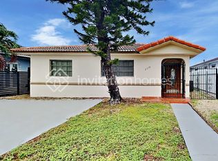 2579 W 70th St, Hialeah, FL 33016