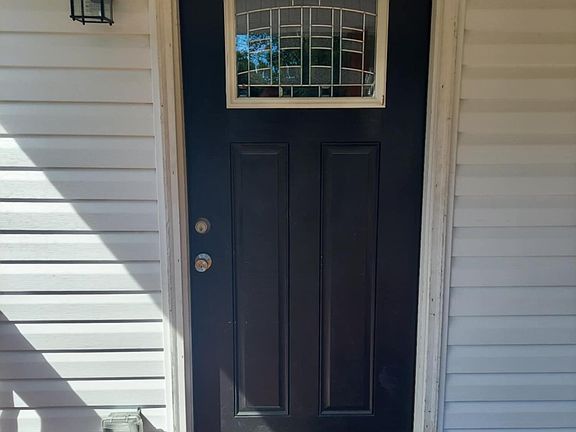 4th image of 104 Lowell Ave