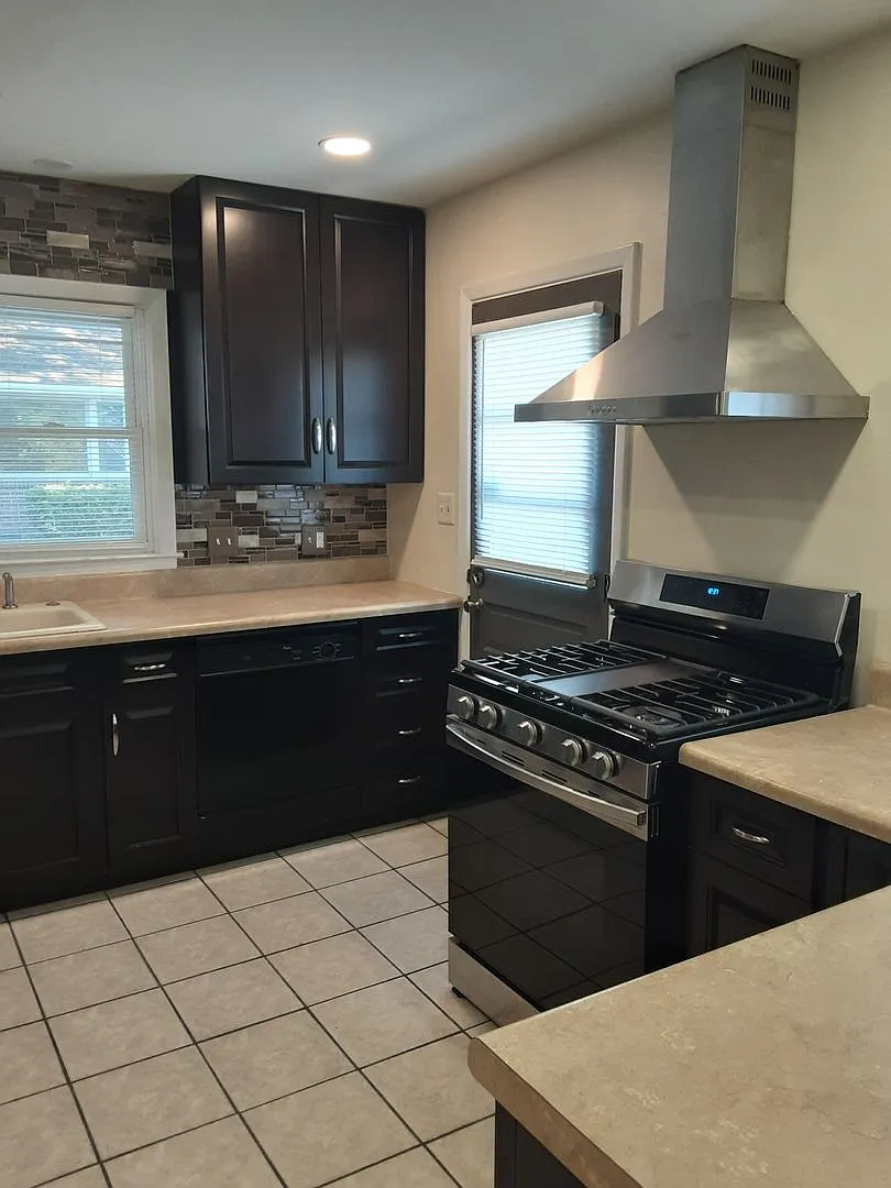 3 bedroom For Rent — Photo 3