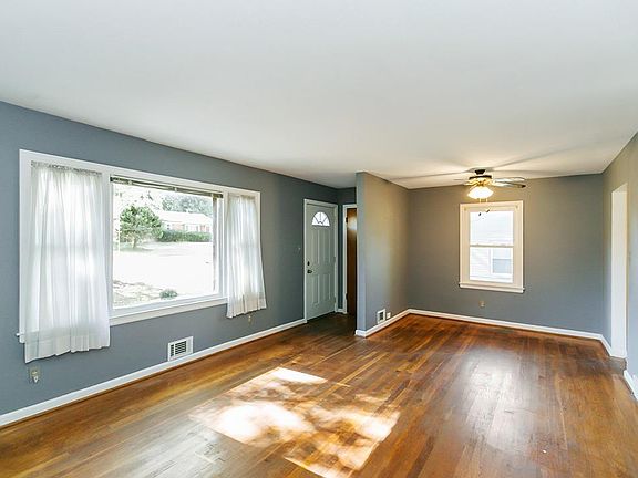 4th image of 2317 Cabot Dr