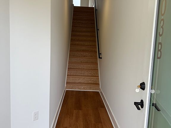 3rd image of 903 Bainbridge St #B