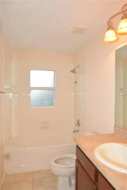 5 bed, 3.5 bath, 2722 sqft, $2,500 — Photo 3