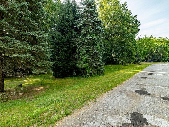 4th image of 5 Lombardy Ct #5