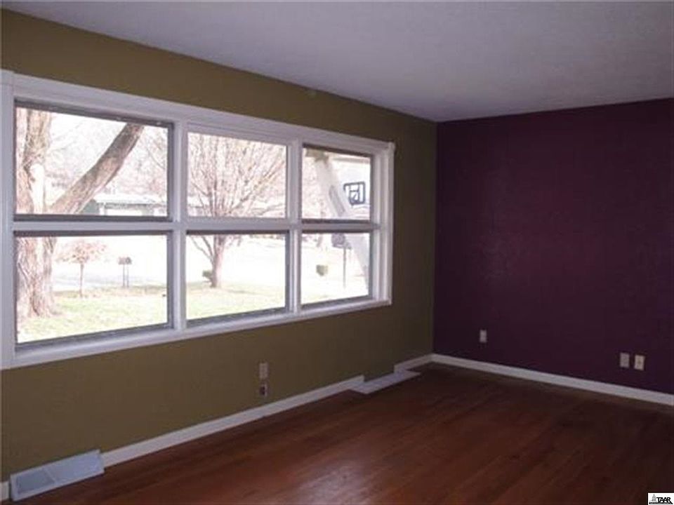 1st image of 318 N 81st Ter