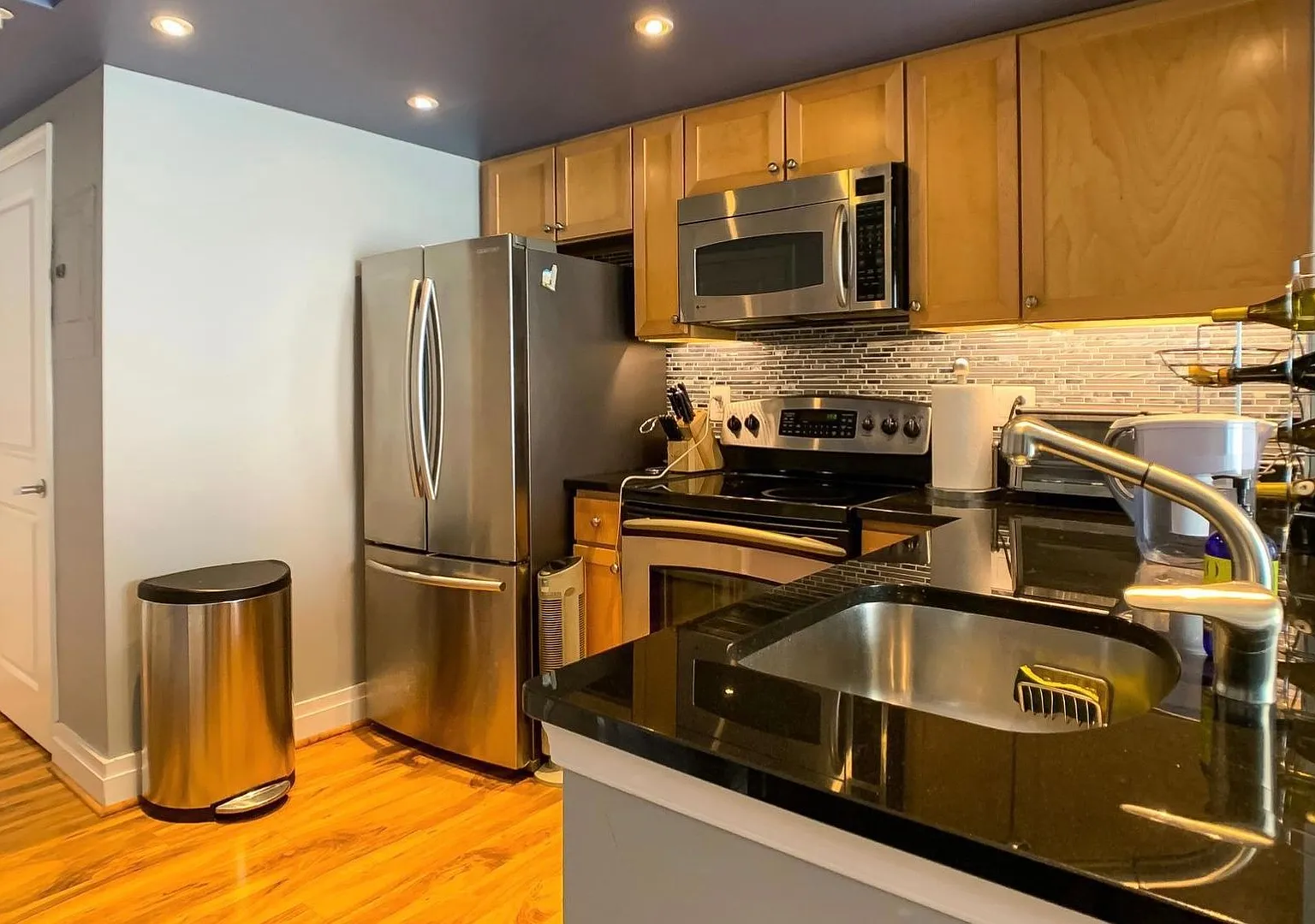 Stylish Modern One-Bedroom Loft in the Heart of DC! — Photo 2