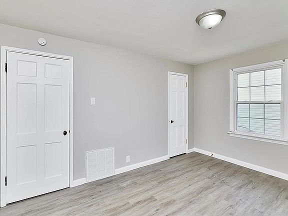 5th image of 6108 Eaton Dr
