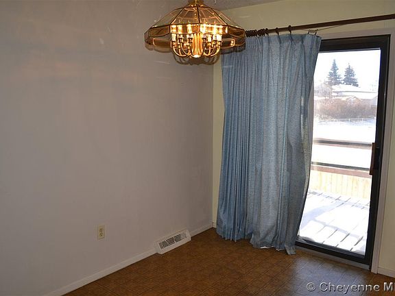 3rd image of 818 Cottonwood Dr