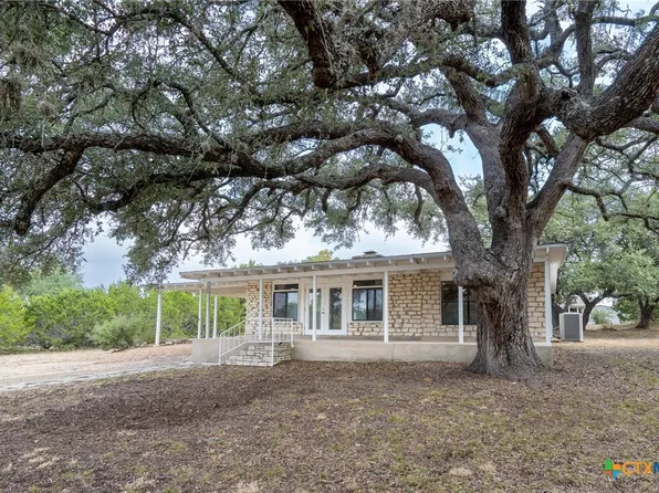 725 Canyon Circle Dr, Canyon Lake, TX 78133