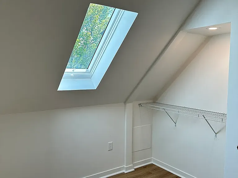 152 Winifred St W #2 — Photo 8