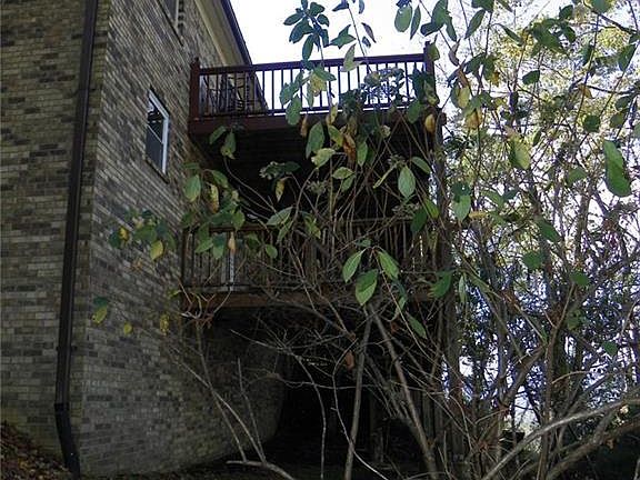 3rd image of 616 Goldview Dr