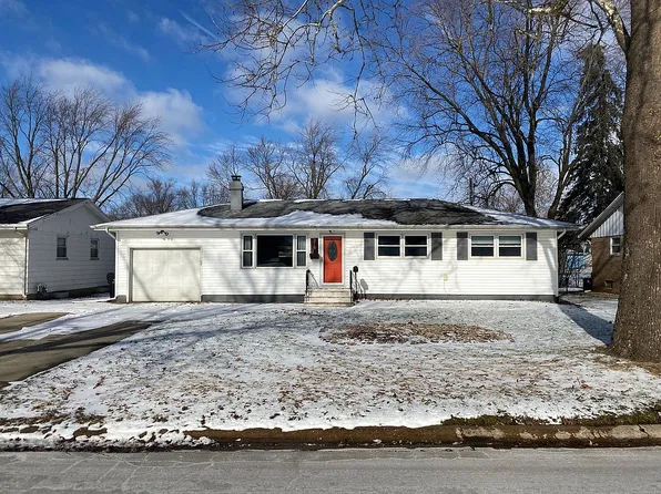 318 Rowe Dr, Bloomington, IL 61701