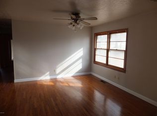 922 Ridgecrest Ave, Carthage, MO 64836