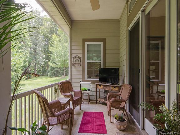 5th image of 37 Towne Place Dr