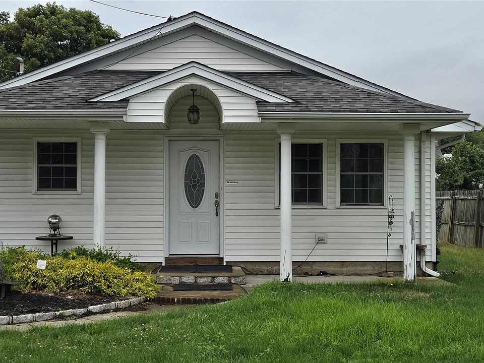 1st image of 13 Manor Drive