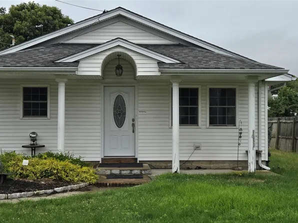 13 Manor Drive, Shirley, NY 11967