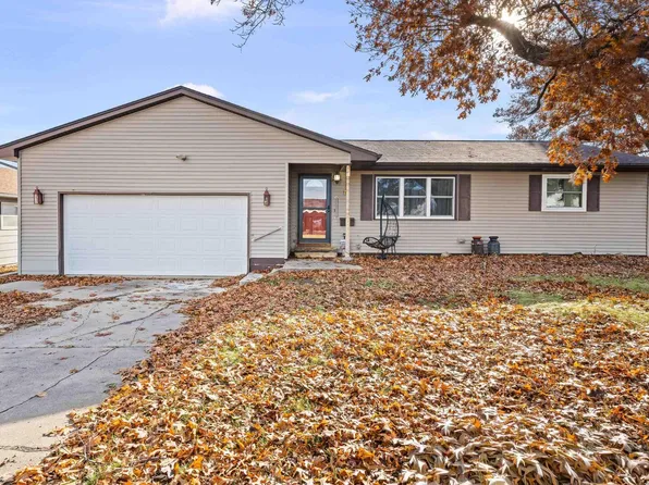 201 12th St, De Witt, IA 52742