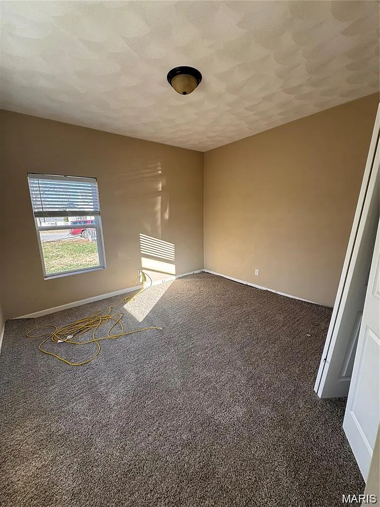 2 bed, 1.0 bath, 742 sqft, $1,100 — Photo 4
