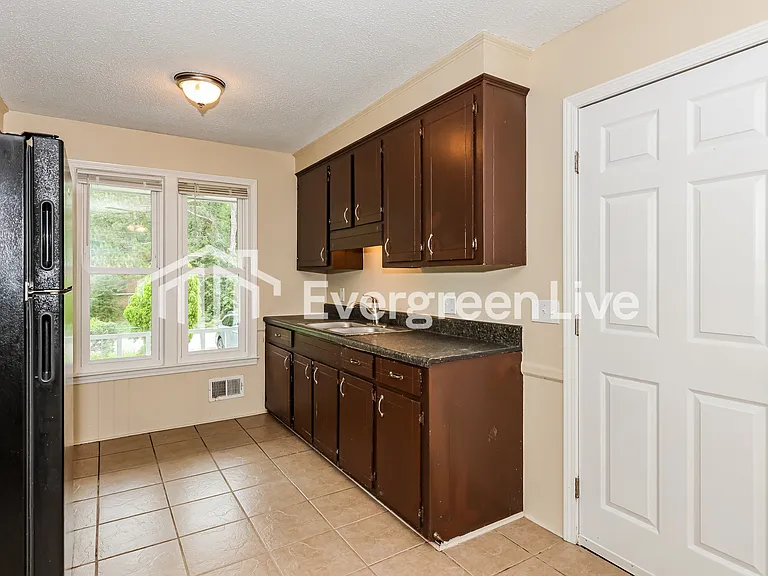 3301 Padgett Rd — Photo 5