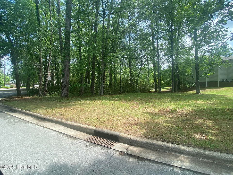 2nd image of 125 Hawks Pond Road