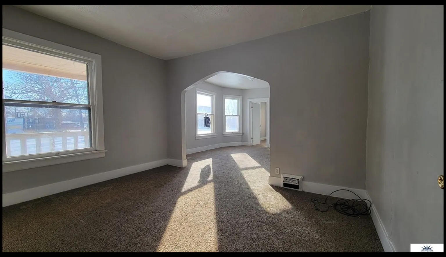2423 Templeton St — Photo 2