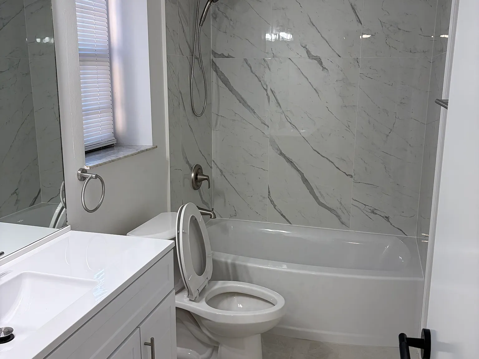 2 bed, 1067 sqft, $1,950 — Photo 3