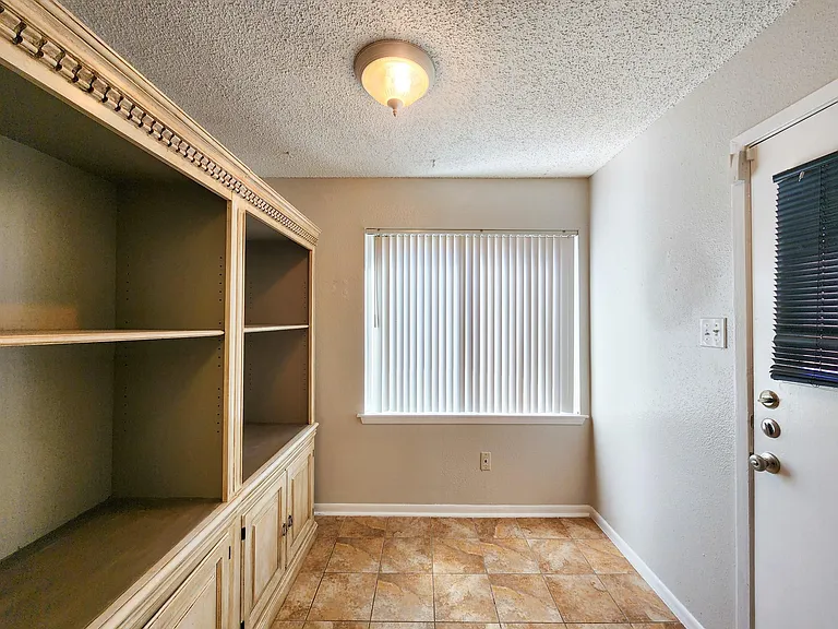 17742 Kings Park Ln — Photo 10