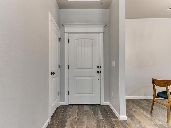 5th image of 2408 Creekside Cir