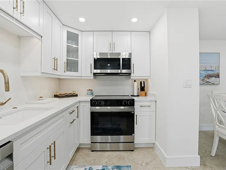 3443 Gulf Shore Blvd N #814 — Photo 24
