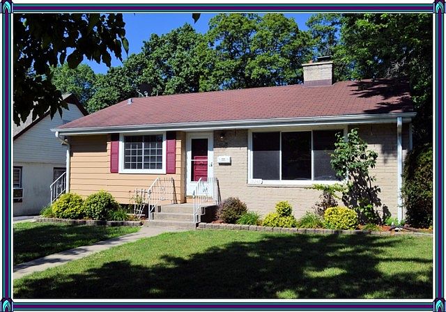 1st image of 18242 Oakwood Ave
