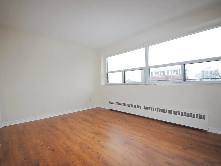 360 Frank St — Photo 12