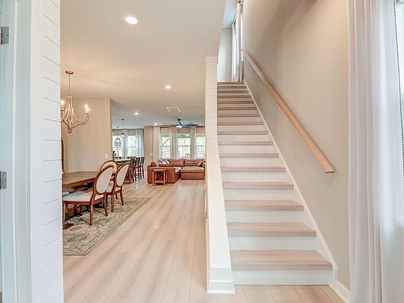 5th image of 158 Garden Lily Ln