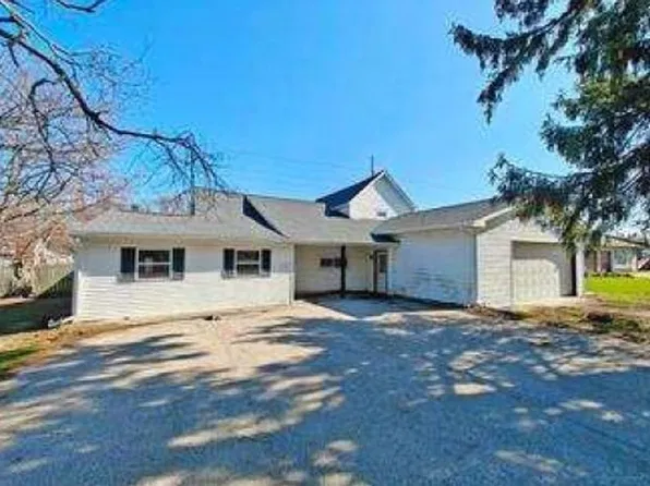 5587 E Karen Ct, Stevensville, MI 49127