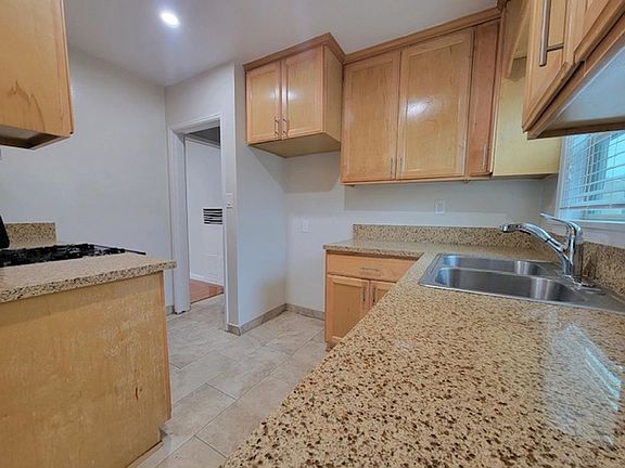 5th image of 2221-2223 N Grand Ave