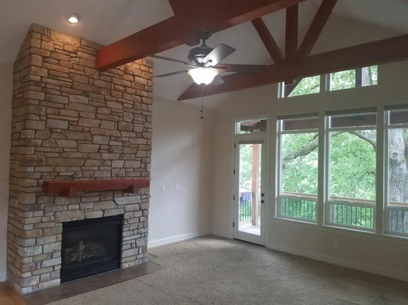 7588 SW Pine St, Portland, OR 97223