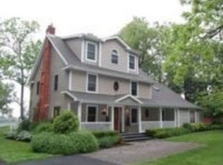 27 Bennett Ln, Stony Brook, NY 11790