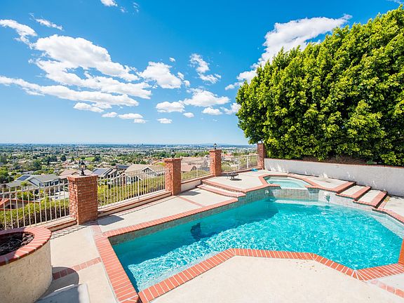 3rd image of 2274 N Rockridge Pl