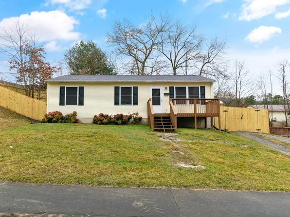 114 P T Travis Ave, Radford, VA 24141