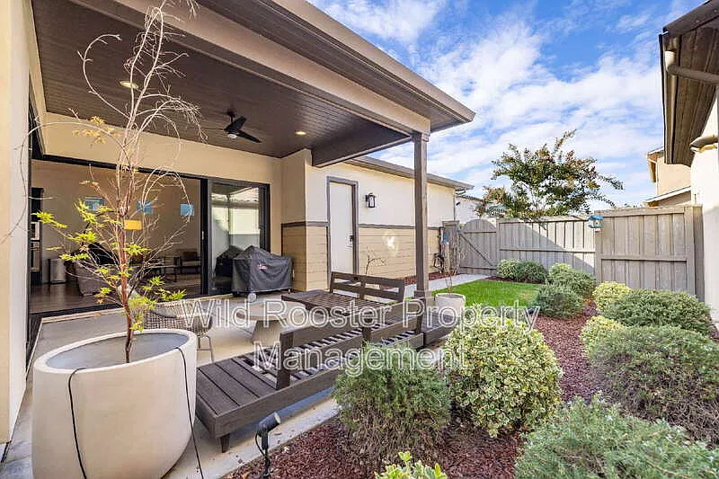 3 bed, 2.5 bath, 1995 sqft, $4,500 — Photo 3