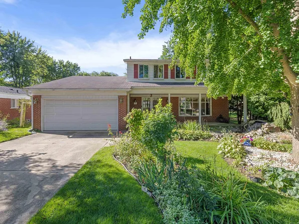 111 Lois Ln, Mount Clemens, MI 48043