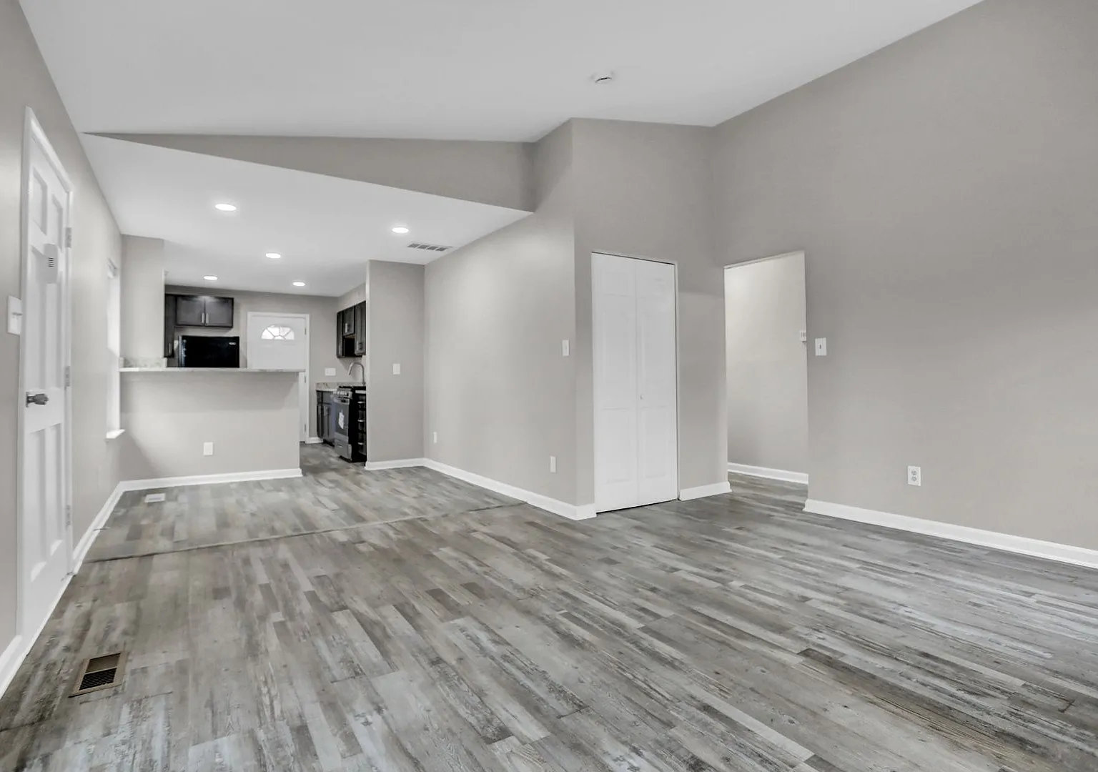 Beautifully 3-Bedroom Home with Deck, Carport & Fenced Yard in Catonsville! — Photo 3