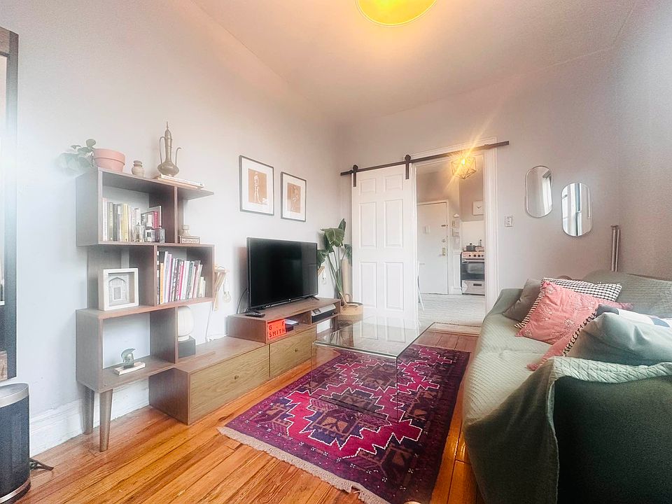 2nd image of 287 Bedford Ave APT 12