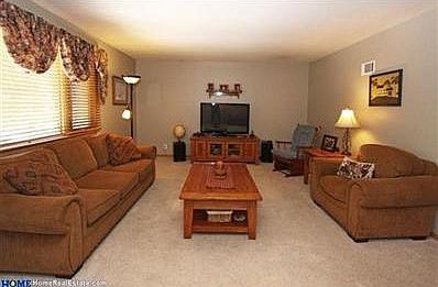 3rd image of 1911 Pacific Dr