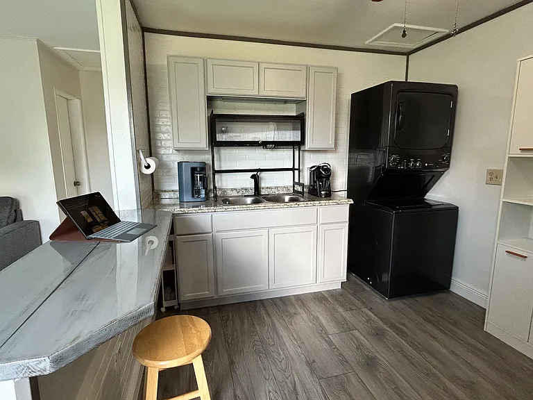 301 California Ave — Photo 6