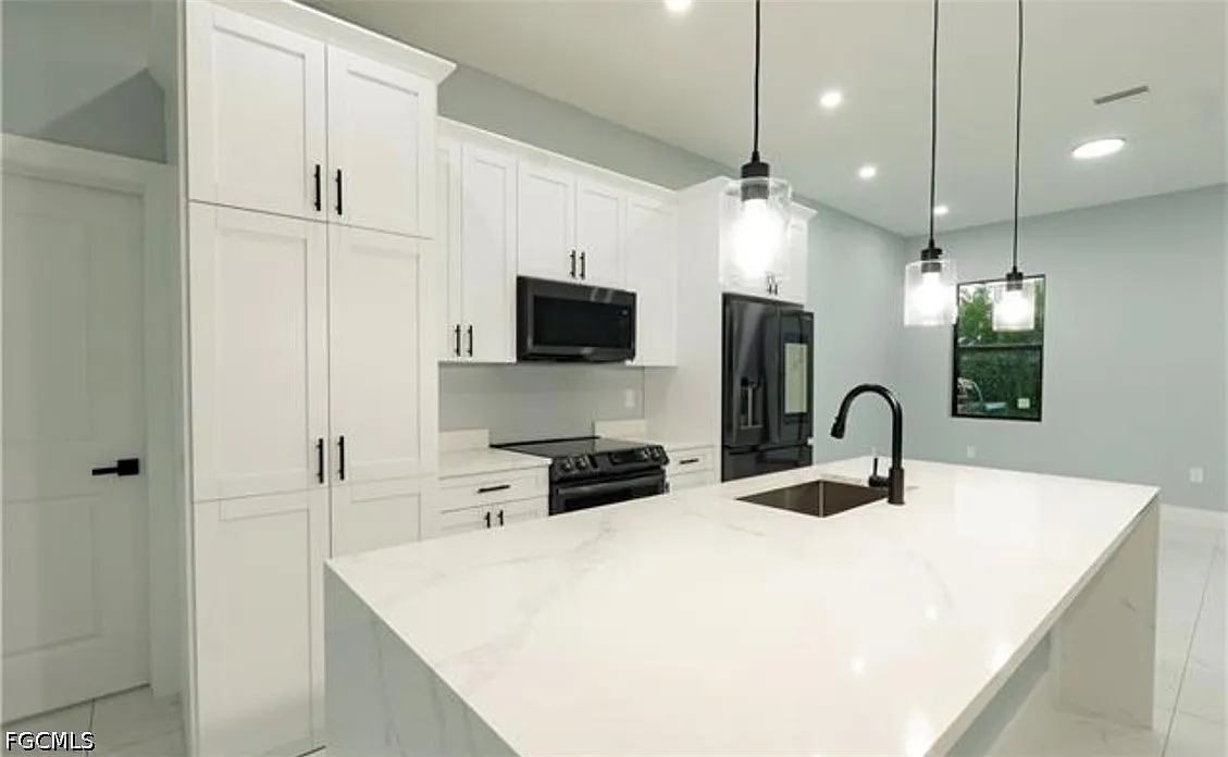 3 bed, 3.0 bath, 1057 sqft, $2,000 — Photo 3